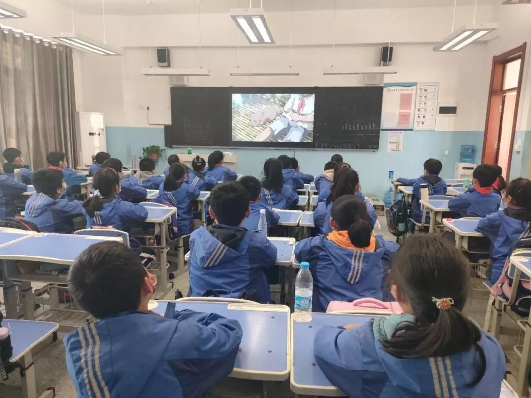 新兴县小学迈向未来教育革新之旅的最新新闻